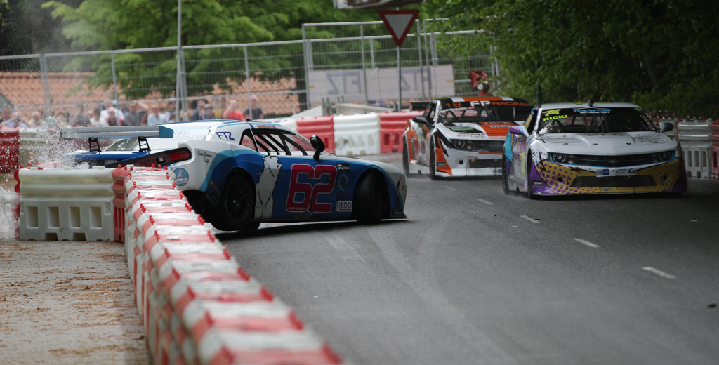 Hvert uheld gav mere vand på banen
(Foto: Motorsporten.dk)